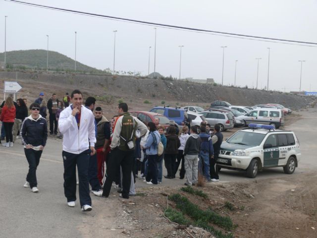 A la bsqueda del buceador desaparecido en La Isla del Fraile de guilas se han sumado hoy una veintena de motos acuticas - 27