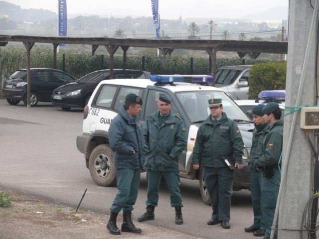 A la bsqueda del buceador desaparecido en La Isla del Fraile de guilas se han sumado hoy una veintena de motos acuticas - 31