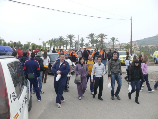 A la bsqueda del buceador desaparecido en La Isla del Fraile de guilas se han sumado hoy una veintena de motos acuticas - 32