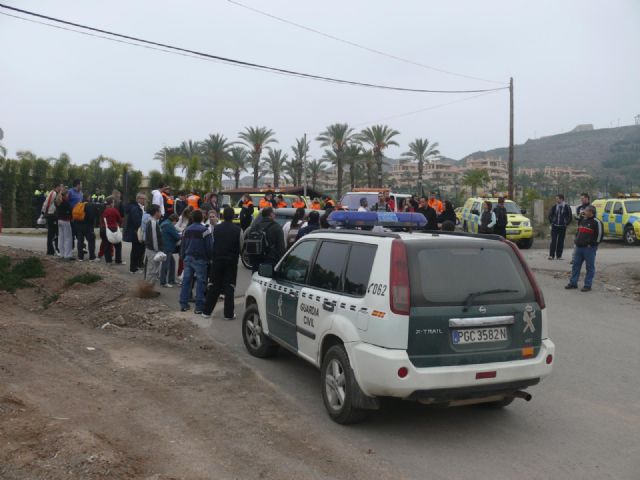 A la bsqueda del buceador desaparecido en La Isla del Fraile de guilas se han sumado hoy una veintena de motos acuticas - 34