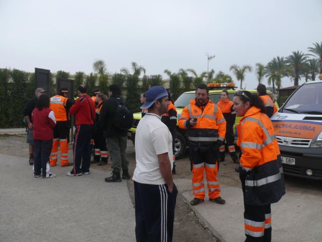 A la bsqueda del buceador desaparecido en La Isla del Fraile de guilas se han sumado hoy una veintena de motos acuticas - 36