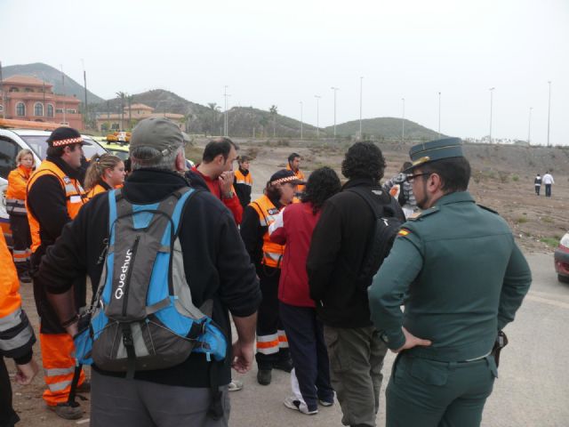 A la bsqueda del buceador desaparecido en La Isla del Fraile de guilas se han sumado hoy una veintena de motos acuticas - 39