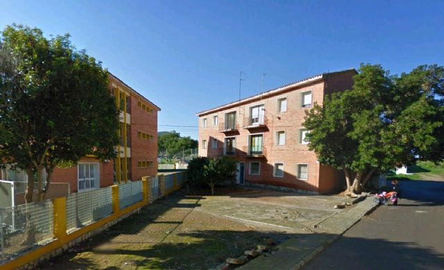 La alcaldesa visita las viviendas sociales rehabilitadas en El Estrecho - 1, Foto 1