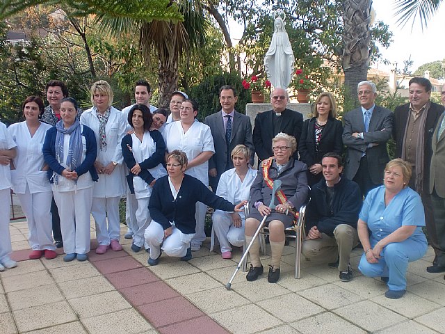 El consejero Bascuñana acompaña a los residentes de El Amparo en el vigésimosexto aniversario de su fundación - 1, Foto 1