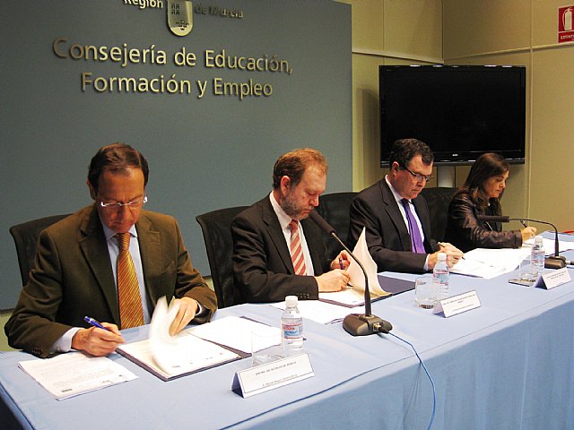 El Gobierno regional diseña un plan formativo para preparar a los primeros 575 trabajadores que se incorporarán al Aeropuerto - 1, Foto 1