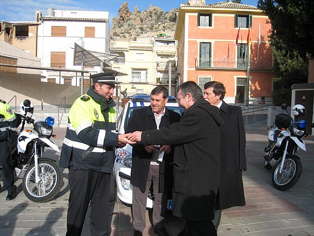 La Consejería de Justicia y Seguridad Ciudadana entrega tres nuevos vehículos a la Policía Local de Blanca - 1, Foto 1