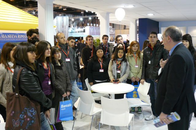 La Escuela de Turismo de la Universidad de Murcia mostró en FITUR su oferta académica - 1, Foto 1