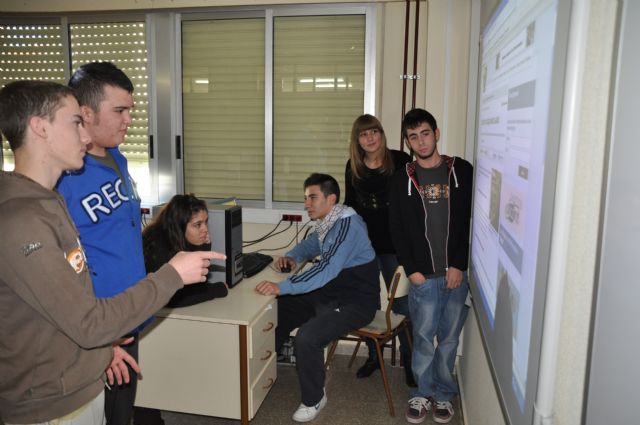 La entrevista a Roque Baños, del IES Infanta Elena, finalista en los premios Mi periódico digital - 1, Foto 1