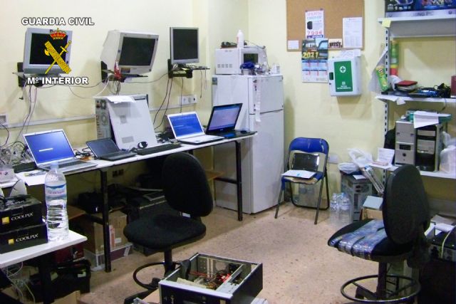 La Guardia Civil detiene a tres personas e imputa a otra relacionadas con delitos contra la propiedad intelectual - 1, Foto 1