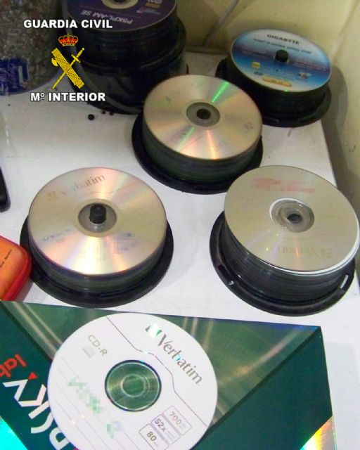 La Guardia Civil detiene a tres personas e imputa a otra relacionadas con delitos contra la propiedad intelectual - 2, Foto 2