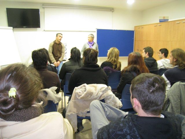 A score of unemployed expand their job training in two courses, Foto 1