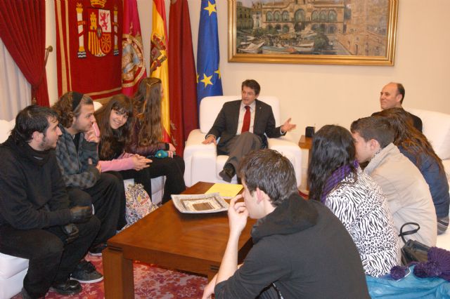 El Ayuntamiento traslada a Delegación del Gobierno, CARM y Ministerio de Educación las quejas de los estudiantes lorquinos - 1, Foto 1