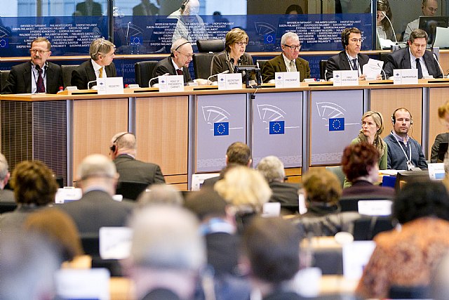 Valcárcel solicita al comisario europeo de Agricultura más controles en la entrada de productos de terceros países - 1, Foto 1