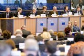 Valcárcel solicita al comisario europeo de Agricultura más controles en la entrada de productos de terceros países