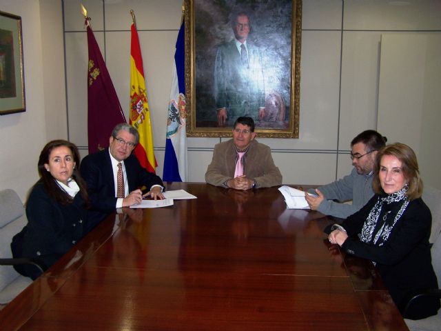 Las familias numerosas de Águilas podrán obtener descuentos en comercios locales - 1, Foto 1