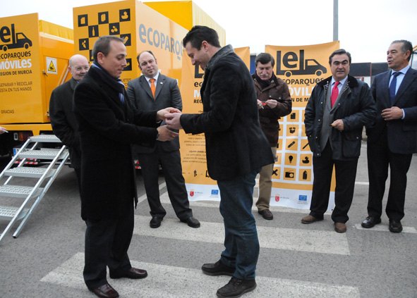 La Comunidad entrega nuevos ecoparques móviles a siete ayuntamientos de la Región - 2, Foto 2