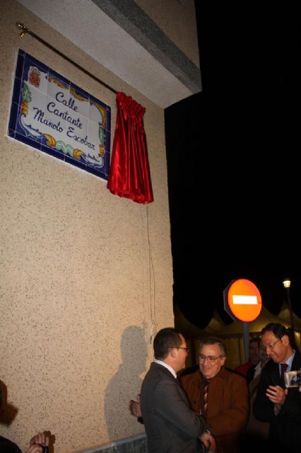El Alcalde inaugura en Lobosillo la primera calle de Murcia que lleva el nombre de Manolo Escobar - 4, Foto 4
