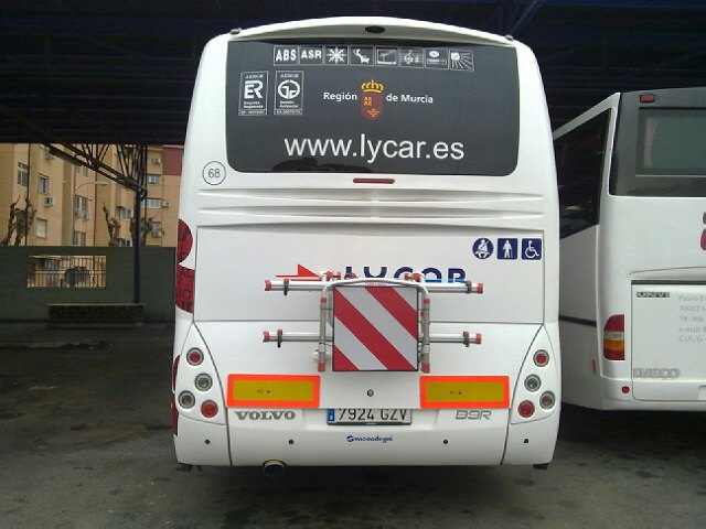 La Comunidad apuesta por una red de transporte público que combine el autobús y la bicicleta - 2, Foto 2