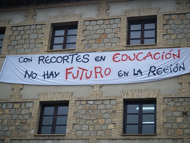 La Juventud Comunista denuncia la represión sufrida en una manifestación estudiantil en Cehegín - 1, Foto 1