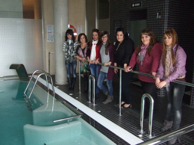 El alumnado del programa de cualificación profesional de servicios auxiliares de estética conoce de cerca la oferta laboral del sector estético, Foto 2