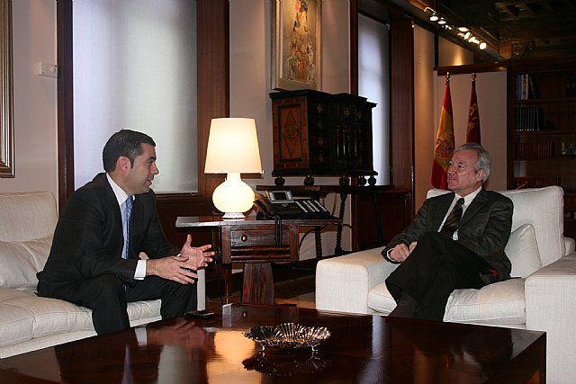 Valcárcel recibe al gerente de la empresa murciana Neosistec, ganadora del premio europeo a la innovación tecnológica - 1, Foto 1