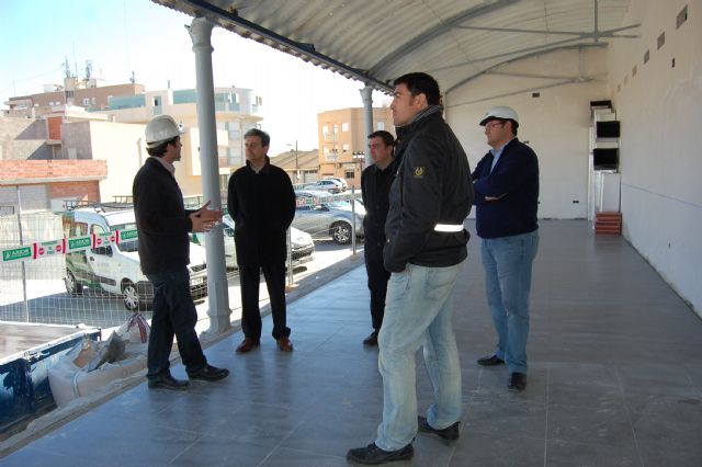 El alcalde de Alguazas, José Antonio Fernández Lladó, visita las obras de construcción del Albergue - 2, Foto 2