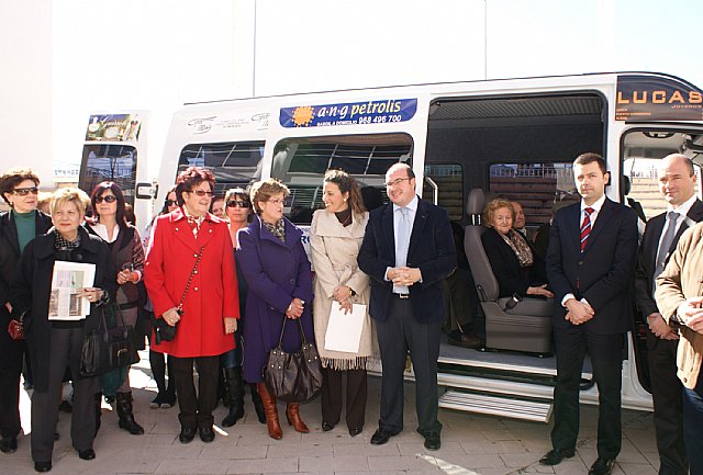 El Ayuntamiento de Puerto Lumbreras y la Comunidad ceden un vehículo adaptado para facilitar la movilidad de personas con Alzheimer - 1, Foto 1