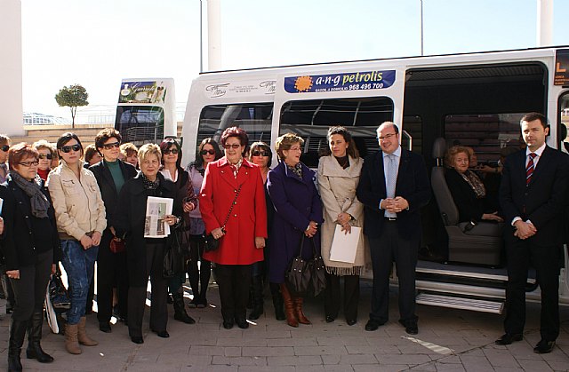 El Ayuntamiento de Puerto Lumbreras y la Comunidad ceden un vehículo adaptado para facilitar la movilidad de personas con Alzheimer - 2, Foto 2