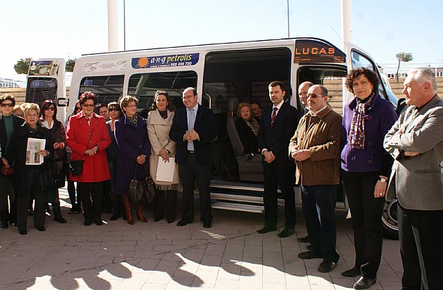 El Ayuntamiento de Puerto Lumbreras y la Comunidad ceden un vehículo adaptado para facilitar la movilidad de personas con Alzheimer - 3, Foto 3