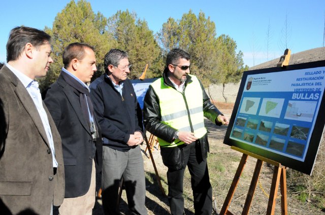 La Comunidad ultima las obras de sellado y restauración paisajística del vertedero de residuos de la construcción de Bullas - 1, Foto 1