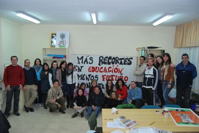 Encierro de los docentes en seis centros educativos de Águilas - 1, Foto 1