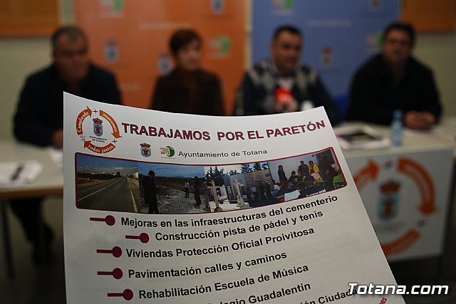 Decenas de vecinos participan en la asamblea vecinal en El Paretn-Cantareros - 2