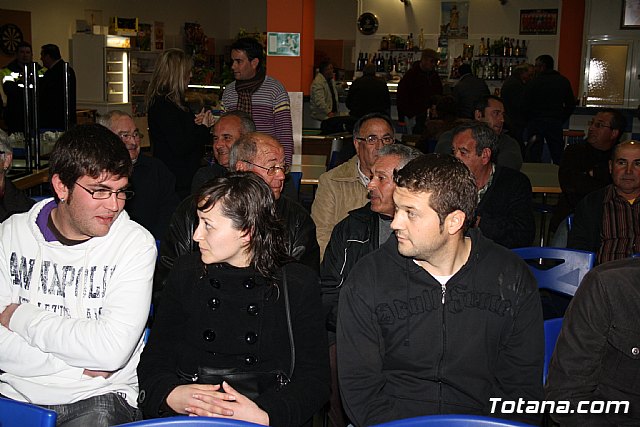 Decenas de vecinos participan en la asamblea vecinal en El Paretn-Cantareros - 4