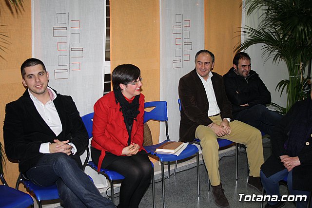 Decenas de vecinos participan en la asamblea vecinal en El Paretn-Cantareros - 6