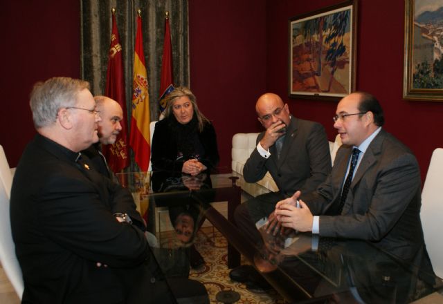 El Alcalde y el Obispo de la Diócesis de Cartagena acuerdan nuevos proyectos de colaboración para Puerto Lumbreras - 1, Foto 1