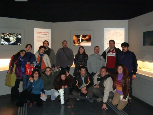 Los usuarios del servicio municipal de apoyo psicosocial visitan el Museo Arqueológico de la Región de Murcia, Foto 1