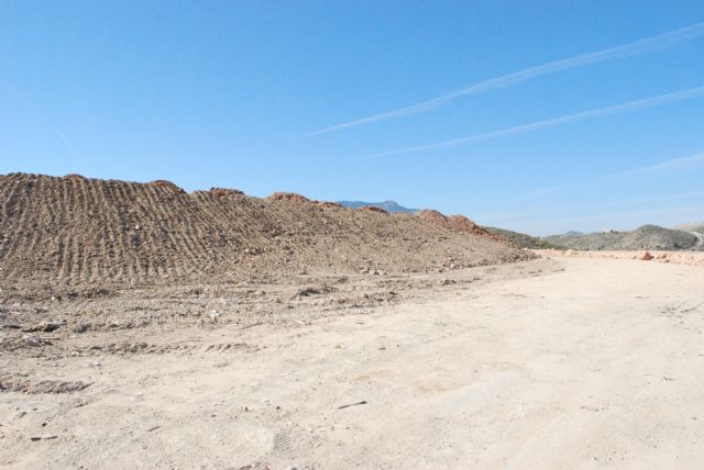 Se ultiman los trabajos de sellado y restauración paisajística del vertedero municipal - 1, Foto 1