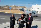 Ballesta inaugura la nueva rotonda de la B-33 a su paso por Lorqu