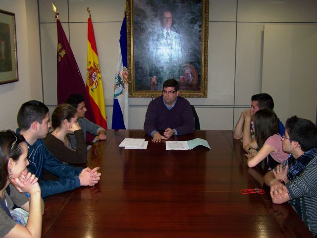 El concejal de Educación se reune con representantes de los estudiantes de Bachillerato de Águilas - 1, Foto 1