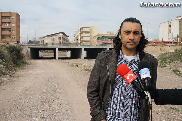 Martínez Usero denuncia que las obras en el puente de la Kabuki llevan año y medio sin terminar, Foto 2