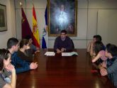 El concejal de Educacin se reune con representantes de los estudiantes de Bachillerato de guilas