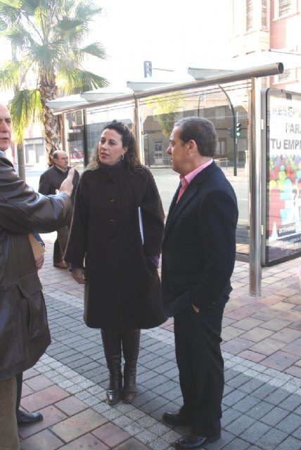 Obras Públicas financia la instalación de nuevas marquesinas para mejorar la calidad del transporte público en Alcantarilla - 1, Foto 1