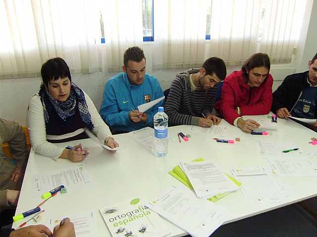 Más de 40 personas inician su formación en el taller de alfabetización del proyecto Gelem-Gelem, Foto 1