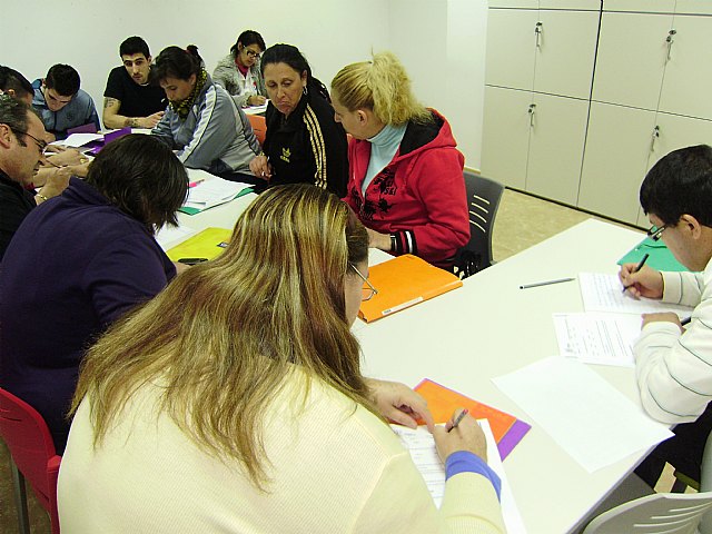 Más de 40 personas inician su formación en el taller de alfabetización del proyecto Gelem-Gelem, Foto 3