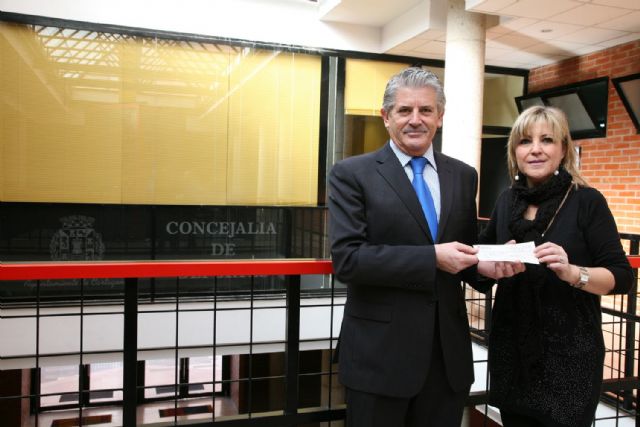 Dinero de la San Silvestre para la Asociación del Cáncer - 1, Foto 1