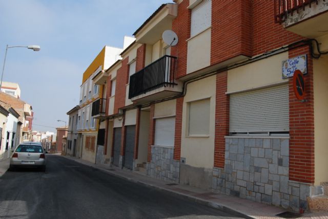 Finalizan las obras de sustitución de las redes de saneamiento y abastecimiento de la Calle Salitre, Foto 1