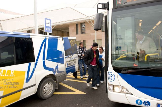 Más de 15.000 viajeros han utilizado el autobús al nuevo hospital desde su puesta en marcha - 1, Foto 1