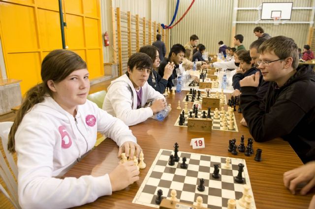 Los ganadores del VII Torneo Intercentros de Ajedrez alzan sus trofeos - 2, Foto 2