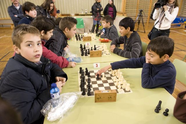 Los ganadores del VII Torneo Intercentros de Ajedrez alzan sus trofeos - 3, Foto 3