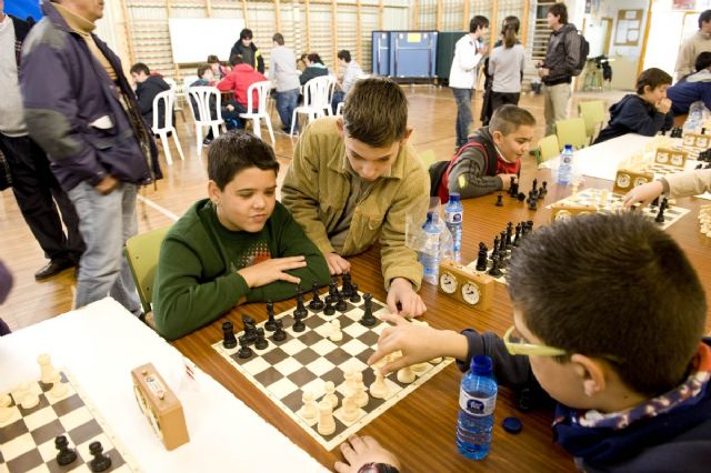 Los ganadores del VII Torneo Intercentros de Ajedrez alzan sus trofeos - 4, Foto 4
